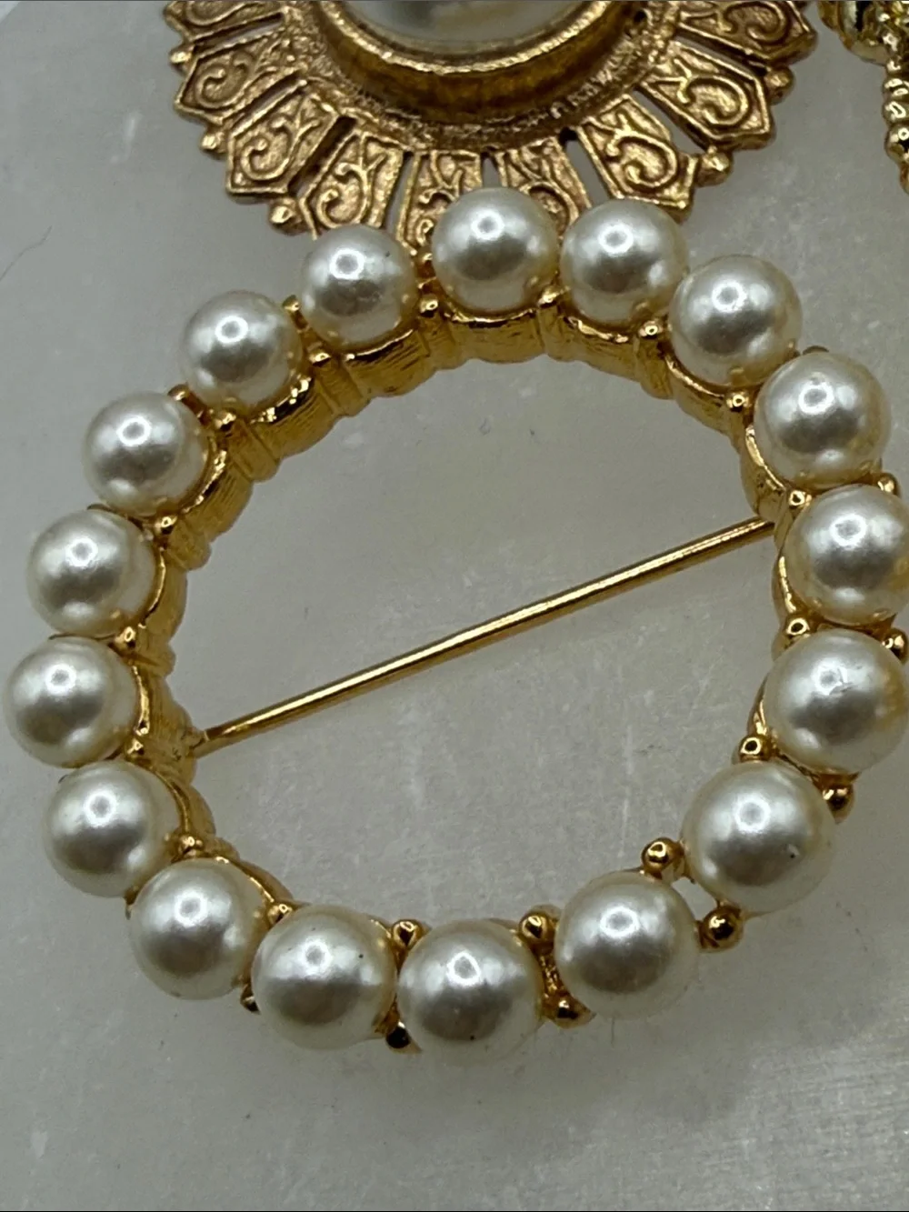 Vintage 4 pc Gold tone faux Pearl Decorative Brooch Set rhinestone pin 1 signed